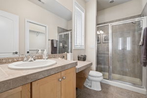 Upper Ensuite Bathroom