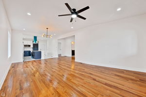 718 Greenbay Ave_005