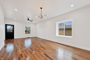 718 Greenbay Ave_008