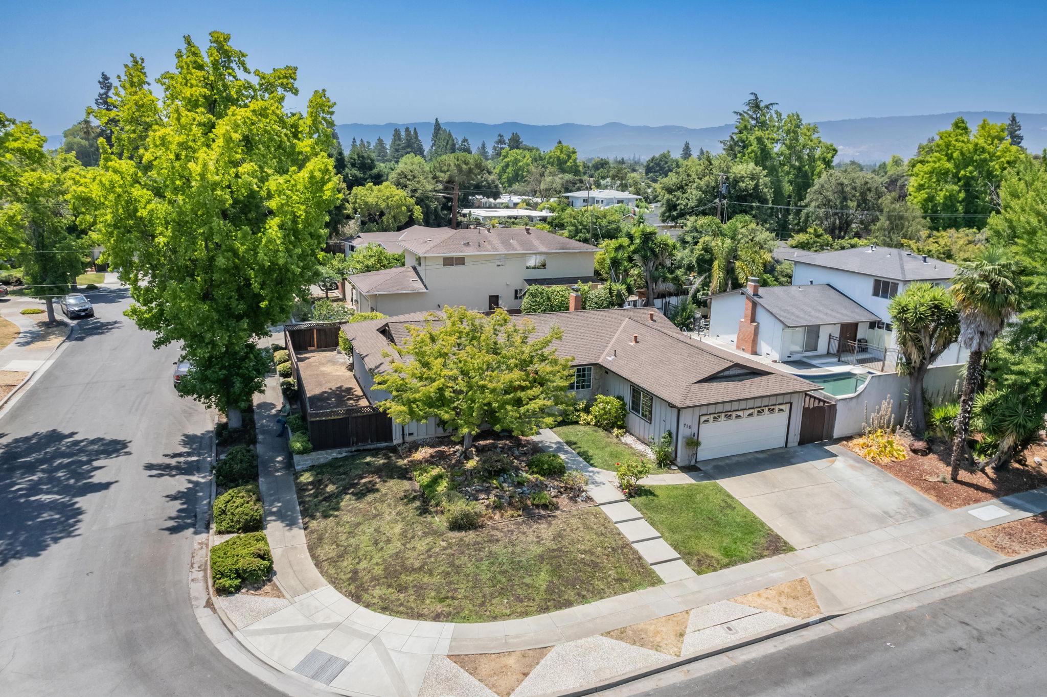 21_F8_AERIAL_718SaranacDrive_002