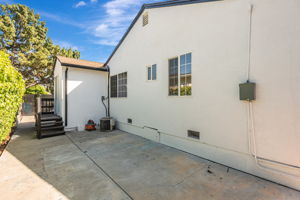 054_718 Whipple Ave  Redwood