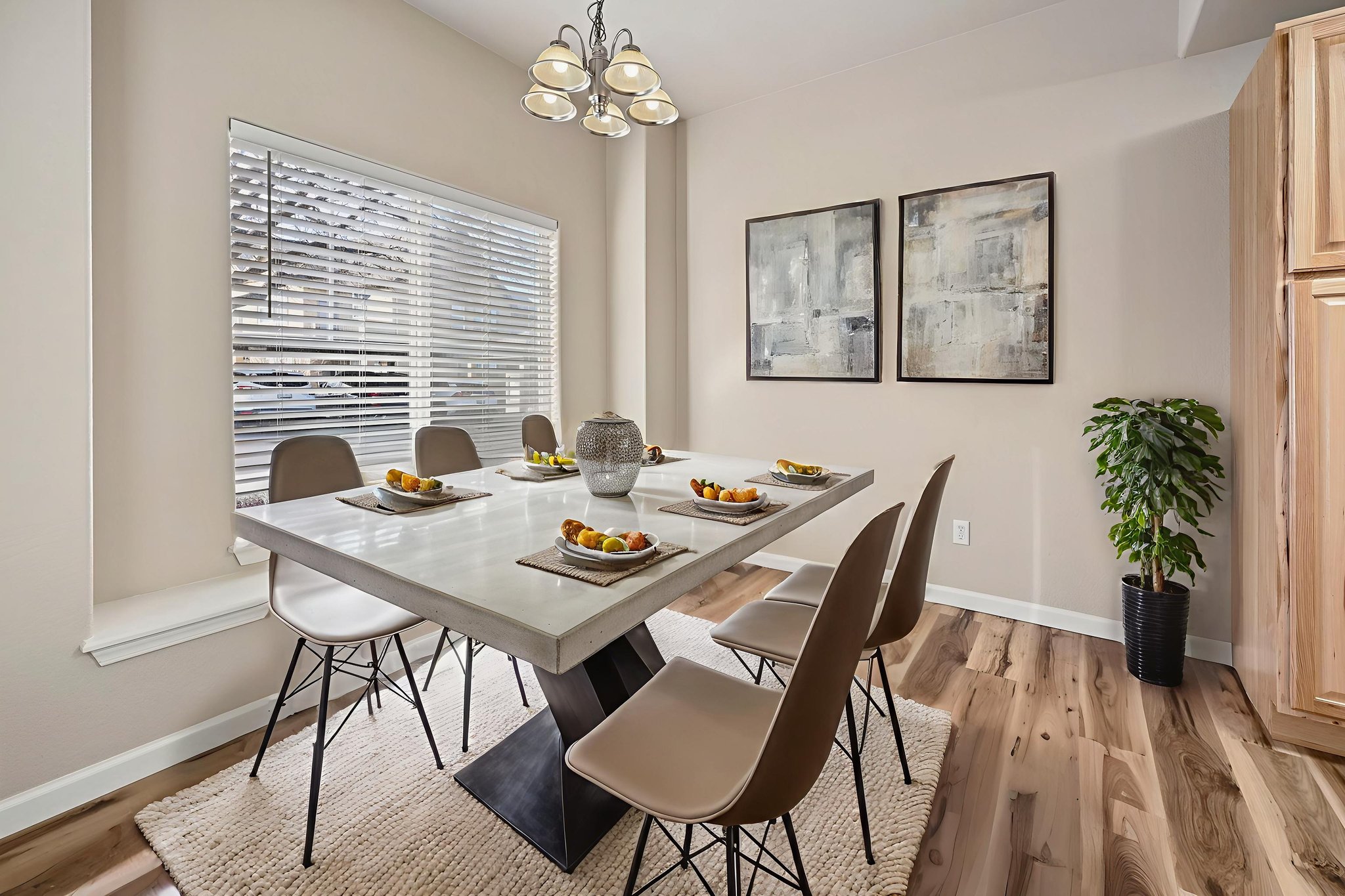 _DSC8467 virtually staged.jpeg