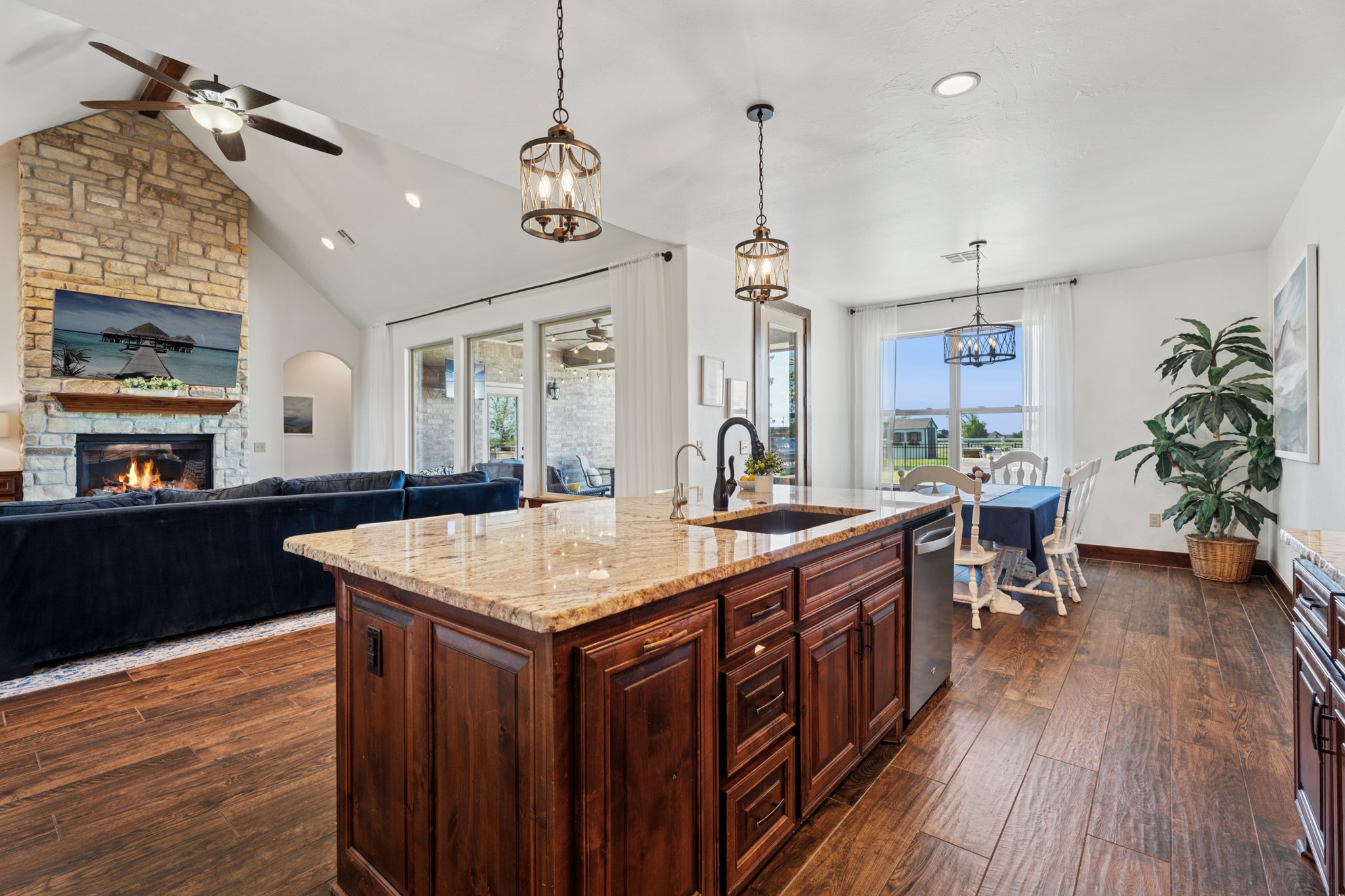 719 Karen Ave_016.jpg