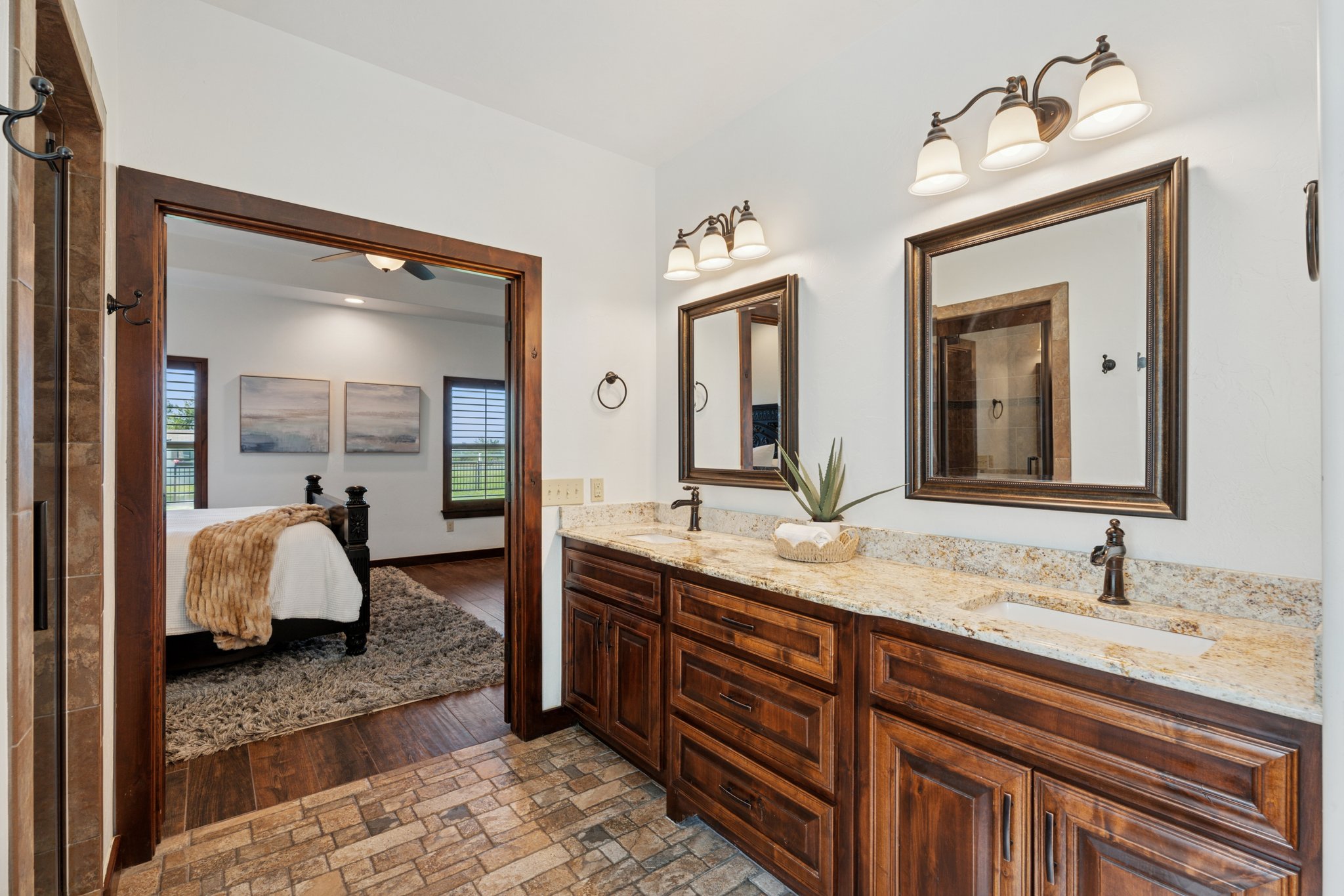 719 Karen Ave_030.jpg