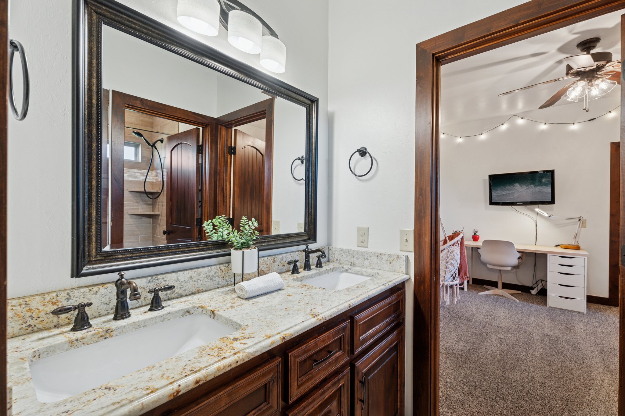 719 Karen Ave_034.jpg