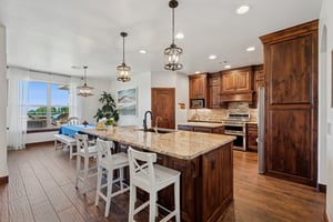 719 Karen Ave_013.jpg
