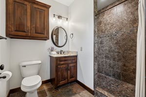 719 Karen Ave_026.jpg