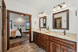 719 Karen Ave_030.jpg