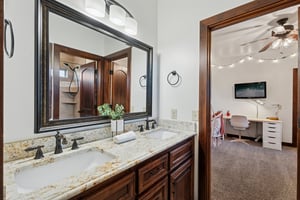 719 Karen Ave_034.jpg