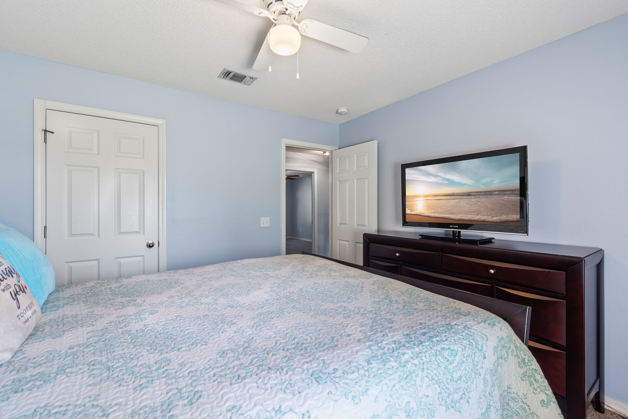 Bedroom Showing Closet