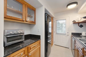 Kitchen w/Rear Entry