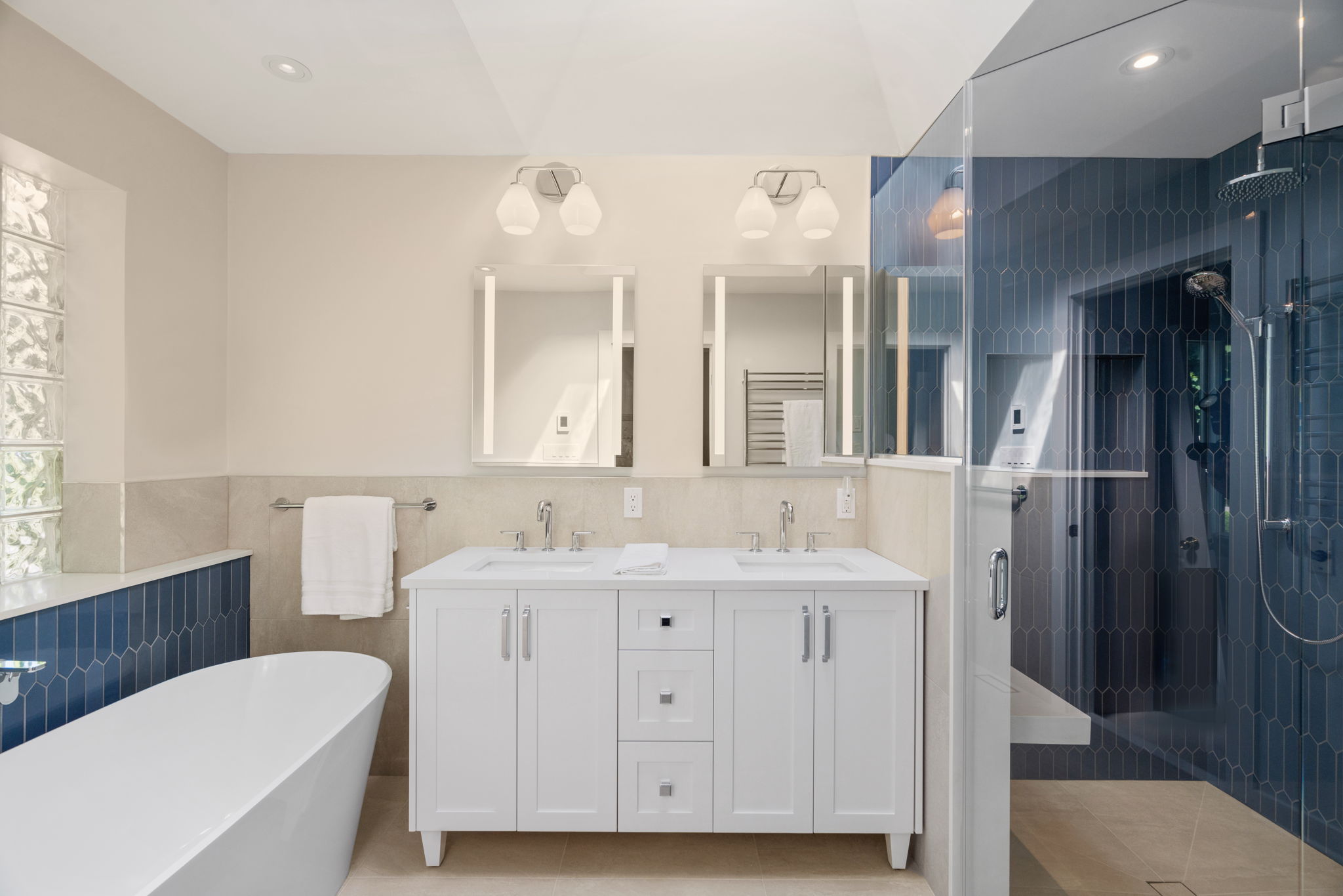 72 Deloraine Ave Toronto, ON M5M 2A7