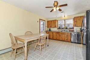 Large eat-in Kitchen