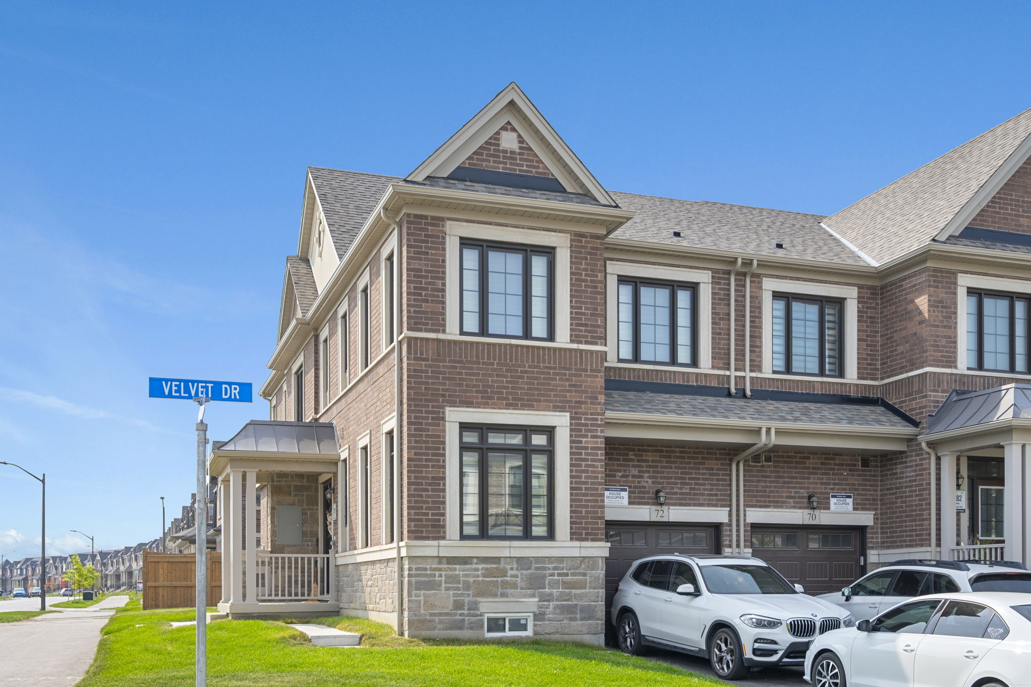 72 Velvet Dr Whitby, ON L1P
