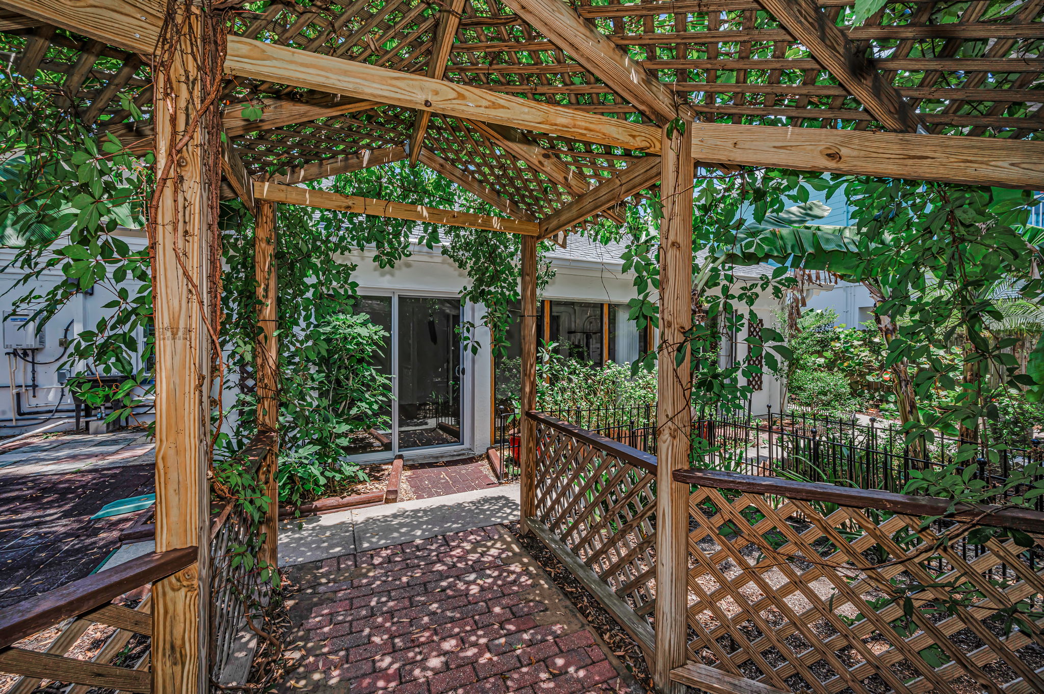 Backyard Sun Room4
