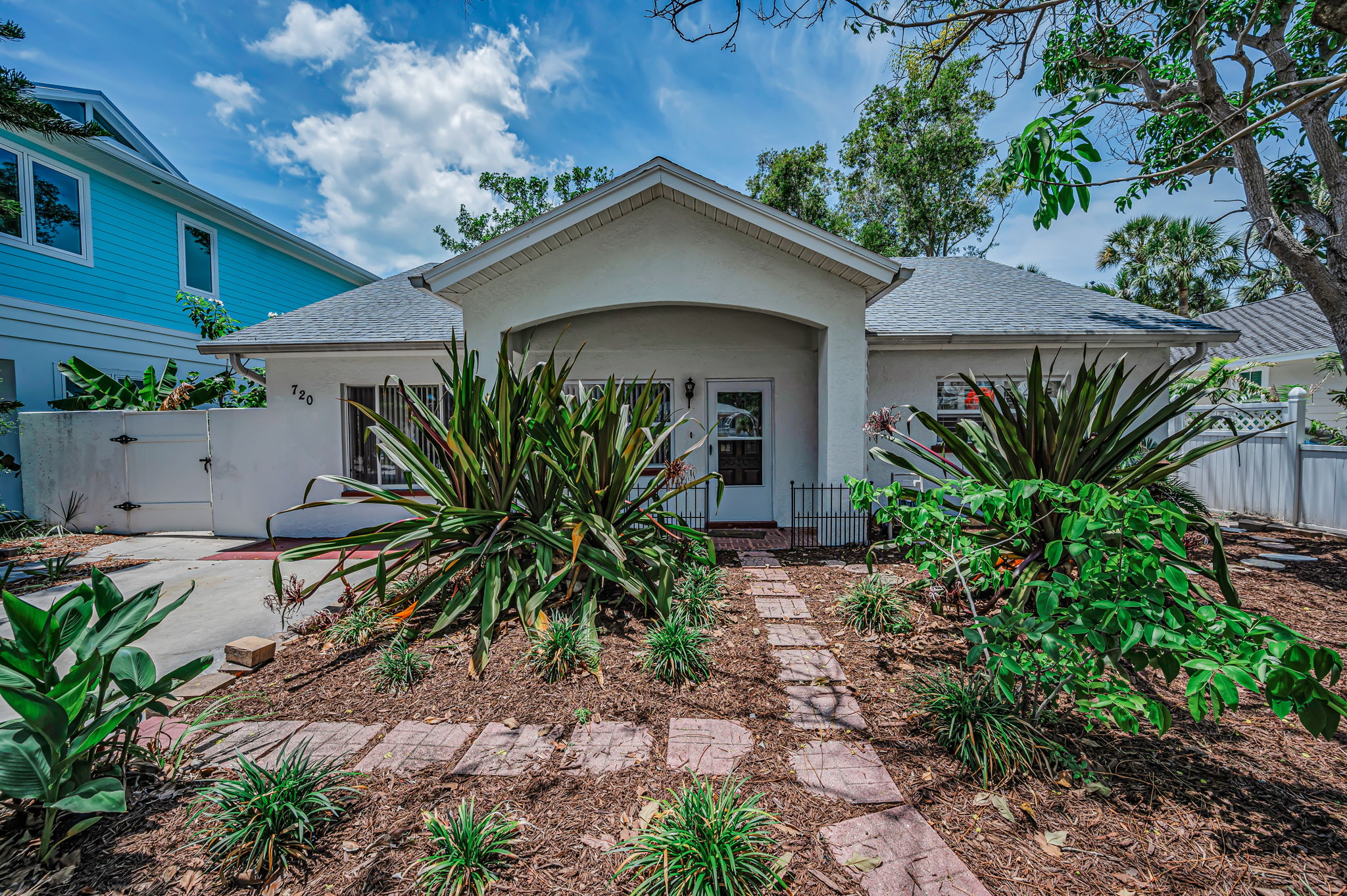 Front Exterior12