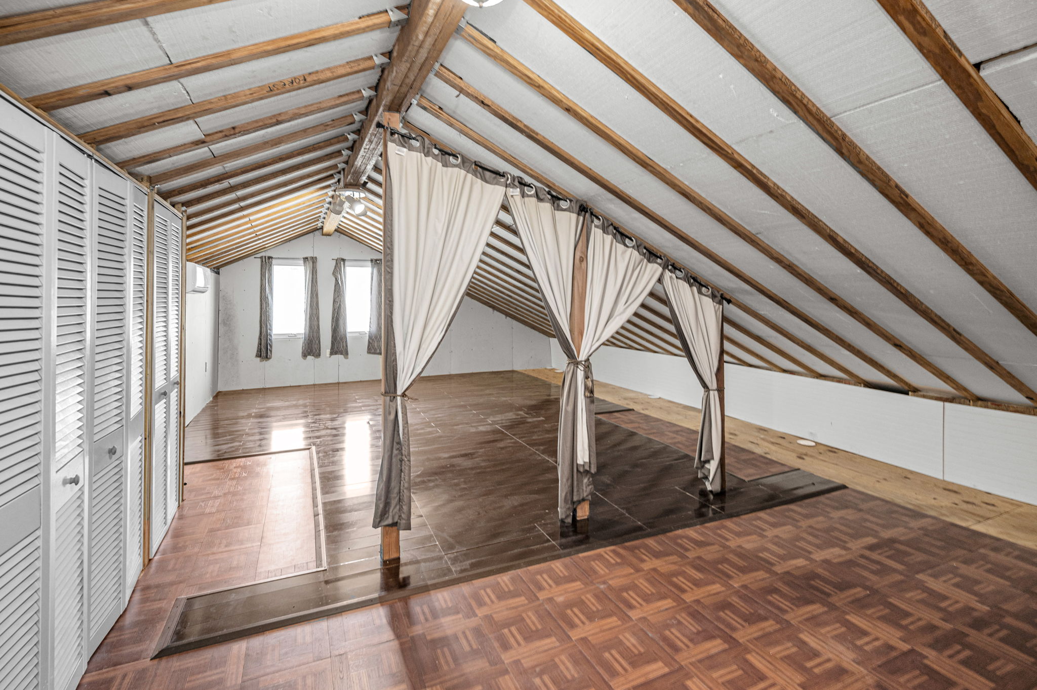 Upper Level Bonus Room2