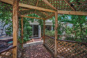 Backyard Sun Room4