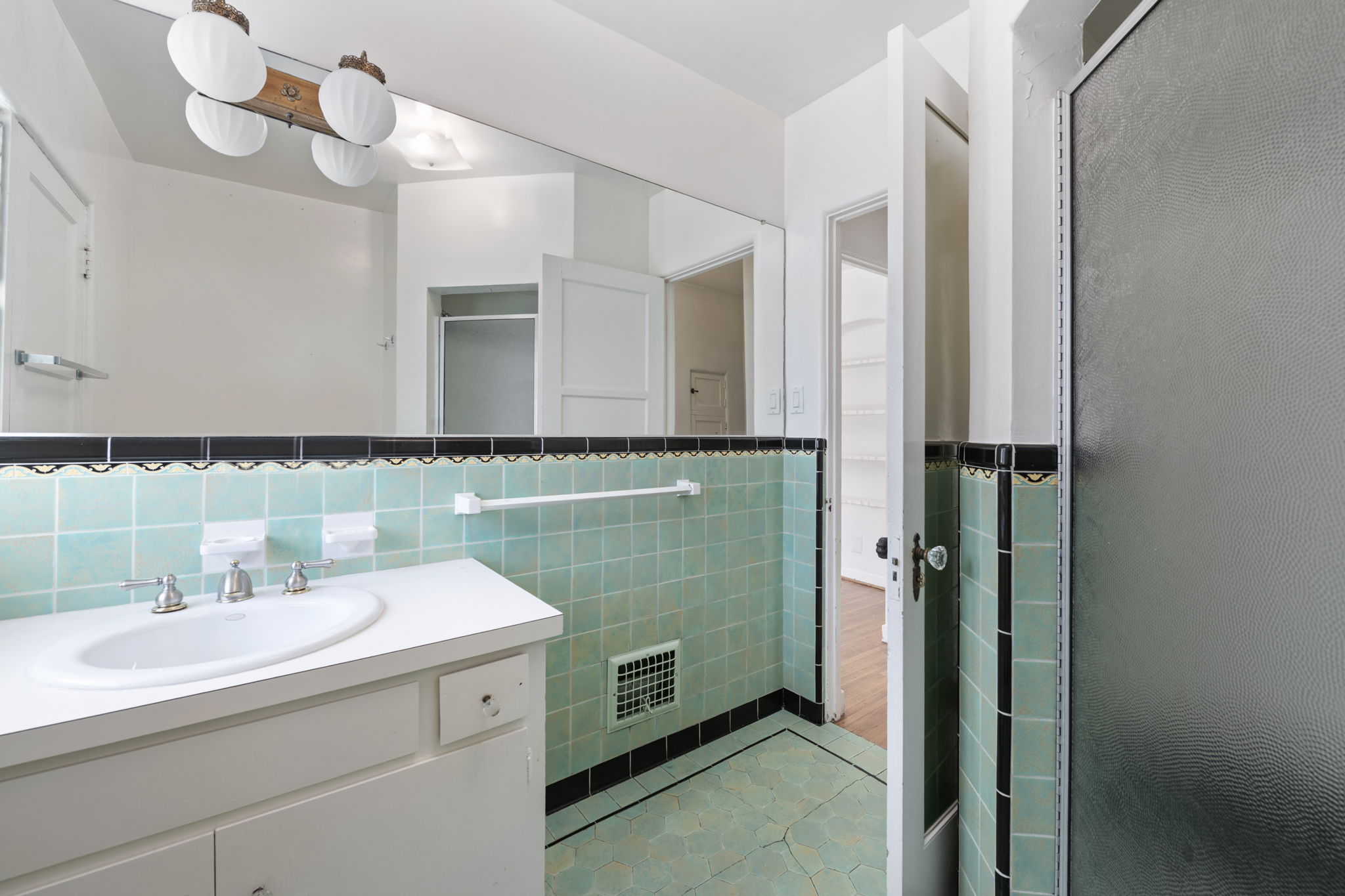 3/4 Bath off Den/5th bedroom