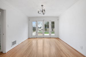 Den/Possible 5th bedroom
