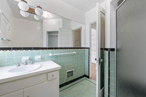 3/4 Bath off Den/5th bedroom