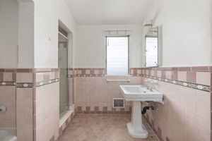 Ensuite bathroom