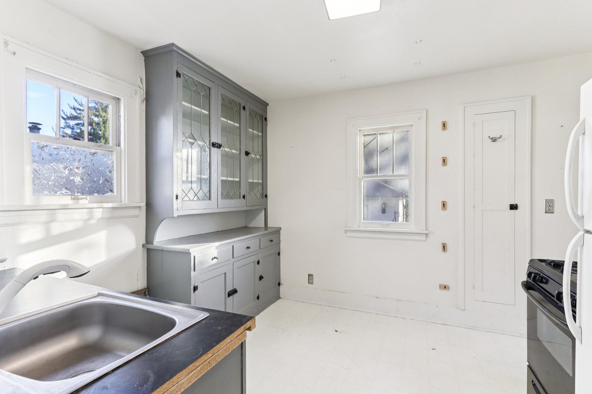 720 N 9th St House-S2411-010.jpg