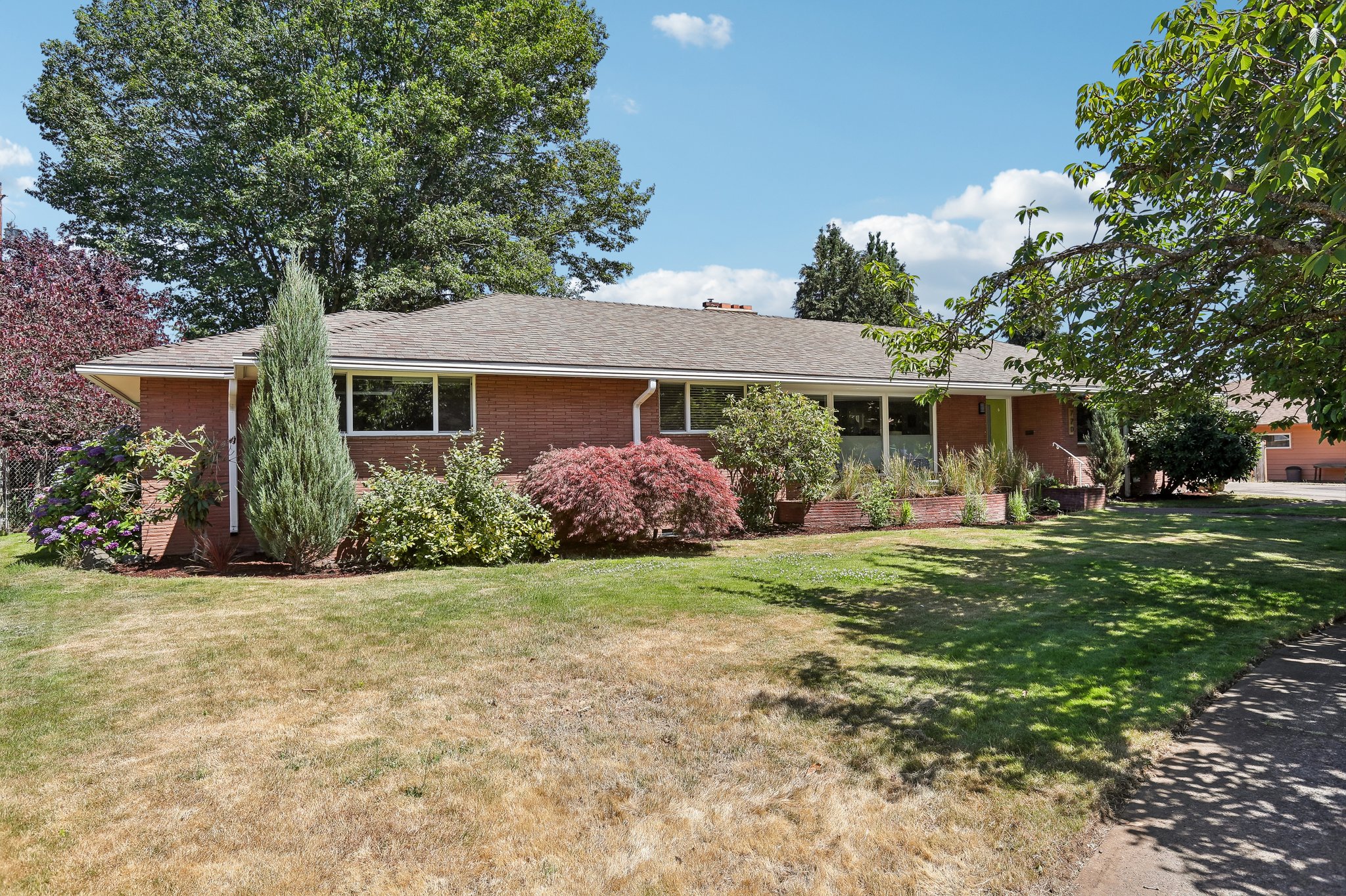 NE 107th Pl-S2206-003.jpg