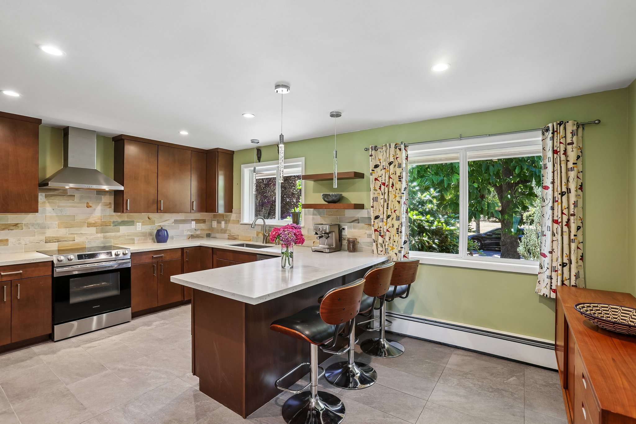 NE 107th Pl-S2206-015.jpg