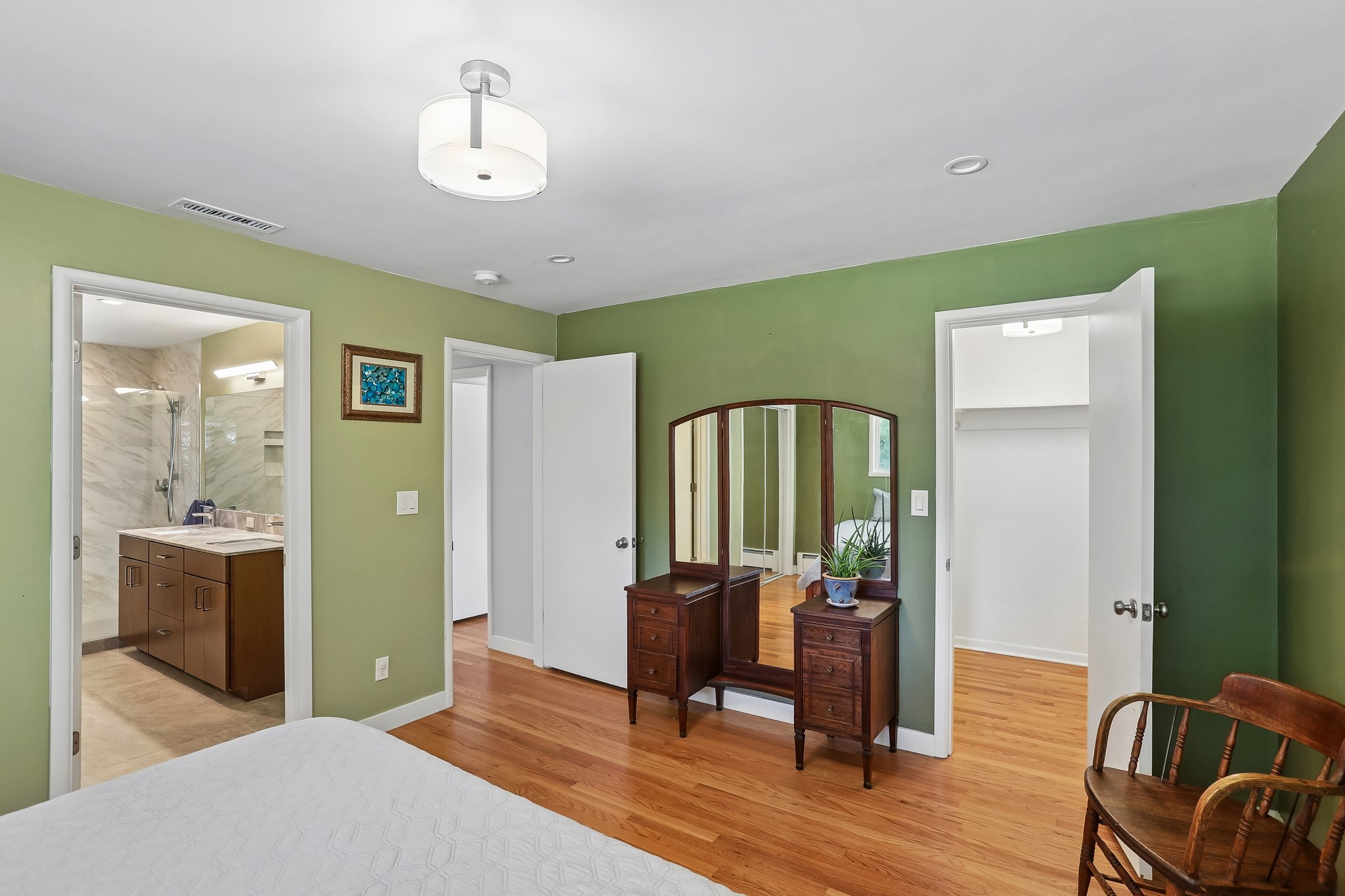 NE 107th Pl-S2206-025.jpg