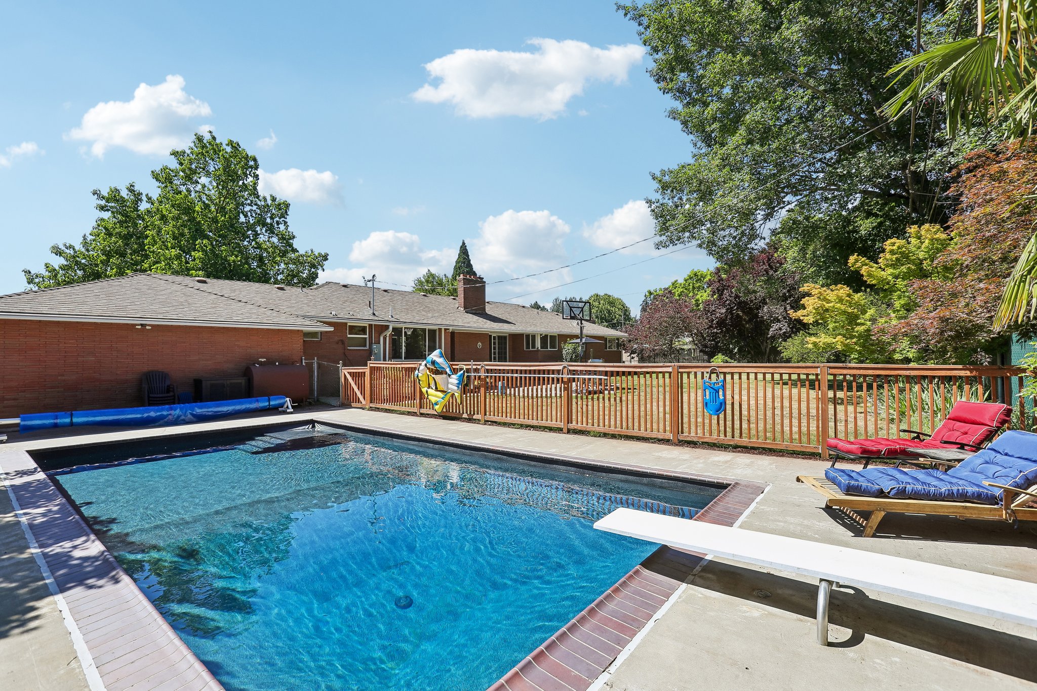 NE 107th Pl-S2206-042.jpg
