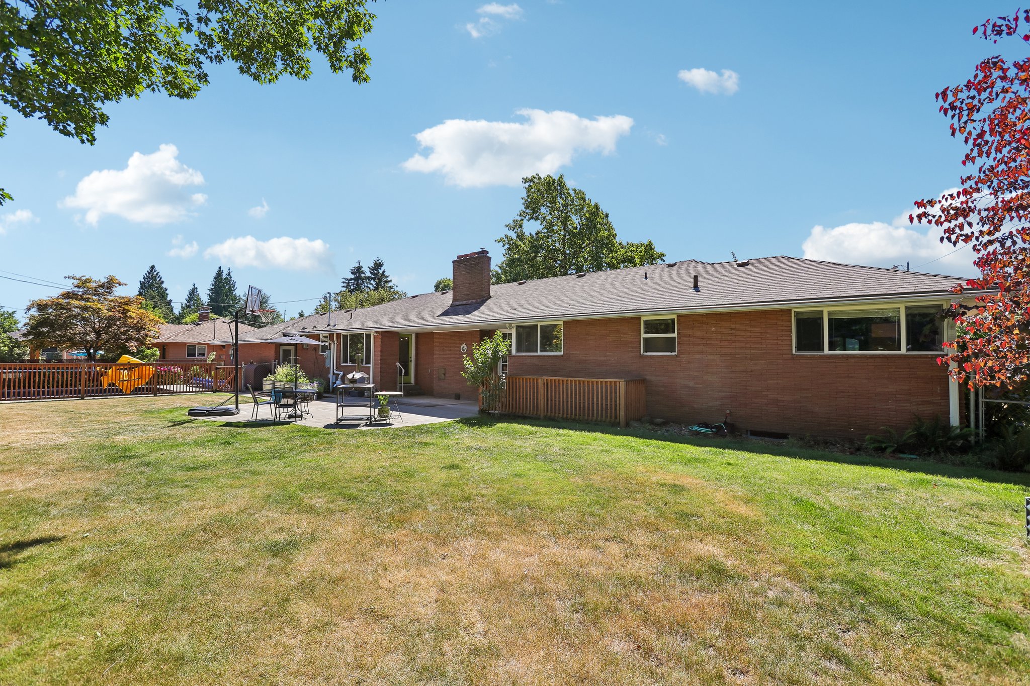 NE 107th Pl-S2206-046.jpg