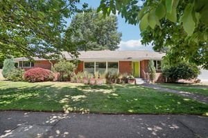 NE 107th Pl-S2206-001.jpg