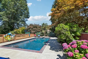 NE 107th Pl-S2206-041.jpg