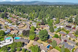 NE 107th Pl-S2206-051.jpg