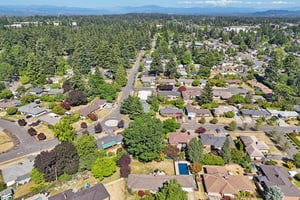 NE 107th Pl-S2206-052.jpg