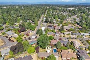 NE 107th Pl-S2206-053.jpg