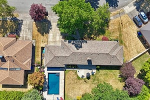 NE 107th Pl-S2206-055.jpg
