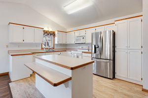 720 Oakwood Street Northwest, Isanti, MN 55040, USA Photo 3