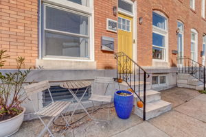  S Decker Ave-004
