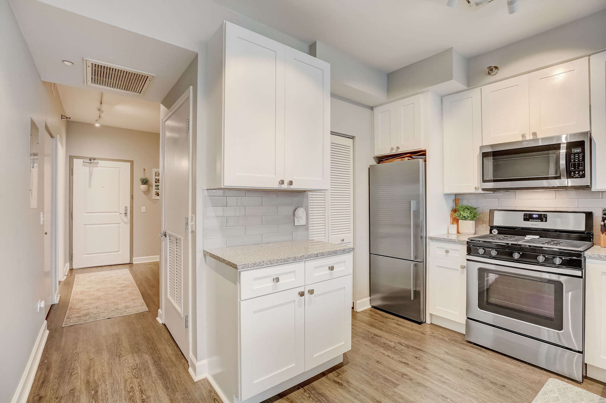 W Randolph St #806-021