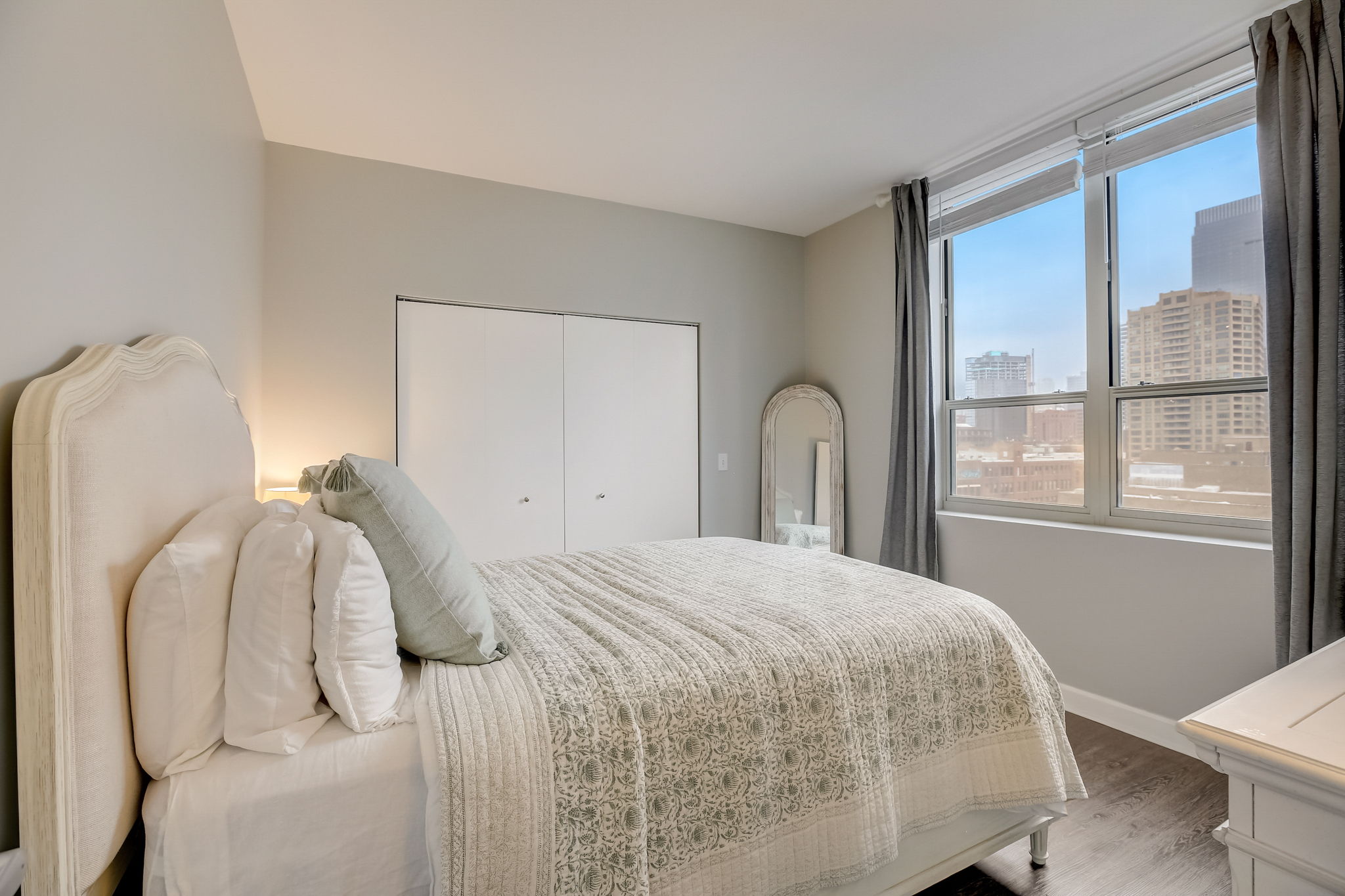 W Randolph St #806-032