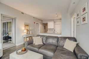 W Randolph St #806-014