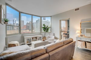 W Randolph St #806-009