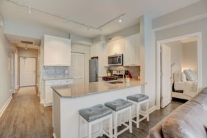 W Randolph St #806-016