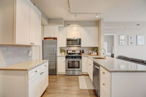 W Randolph St #806-022
