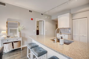 W Randolph St #806-017