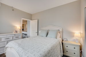 W Randolph St #806-033
