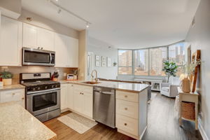 W Randolph St #806-018
