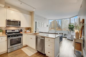 W Randolph St #806-020